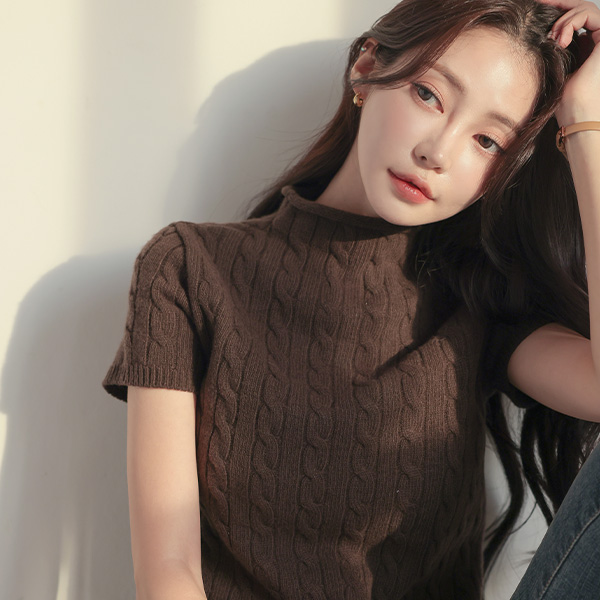 minimal Cable Turtleneck Short-sleeve Wool Knit