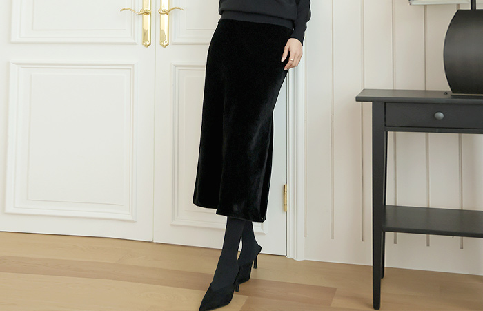 Long Side Slit Point Velvet Skirt