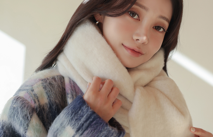 Soft Cloud Fringe muffler