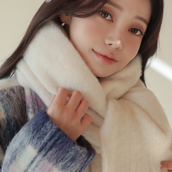 Soft Cloud Fringe muffler