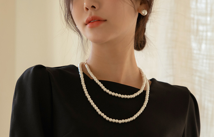 Classic Mood Long Pearl Necklace