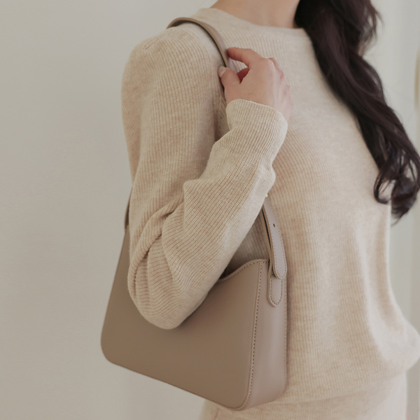 Creamy Rounding Square Shoulder Bag