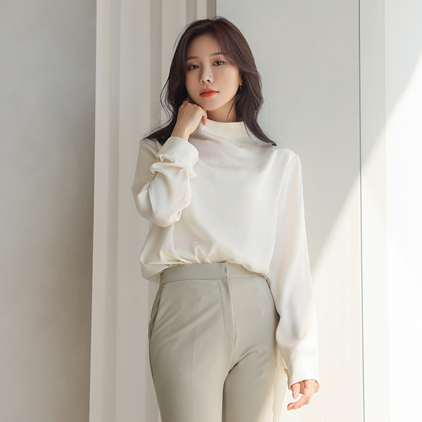 Shining Half-Neck Elegance Blouse