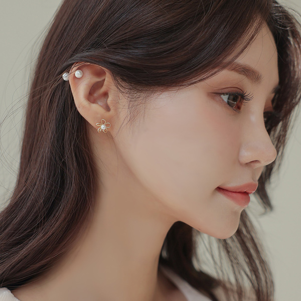 Wing Flower Pearl Earring