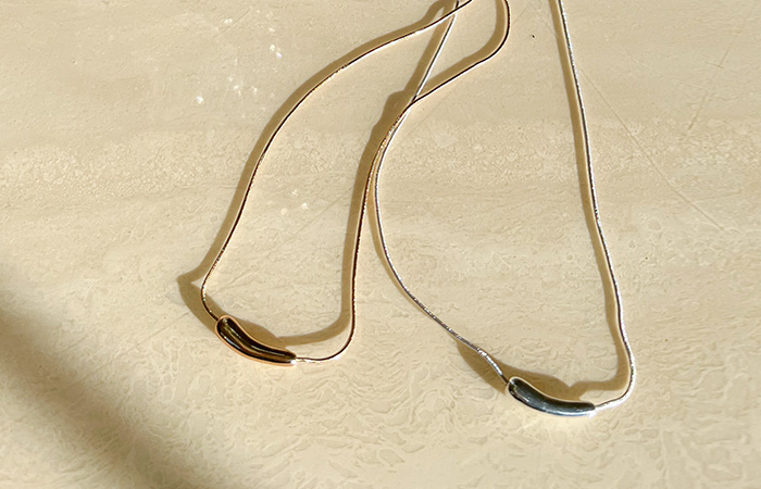 Modern Snake Line One point Necklace