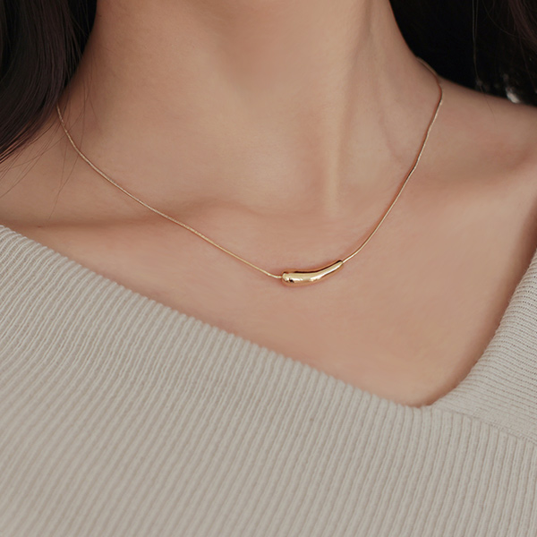 Modern Snake Line One point Necklace