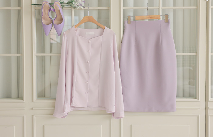 Soft Color Heart Neck Cutting Blouse