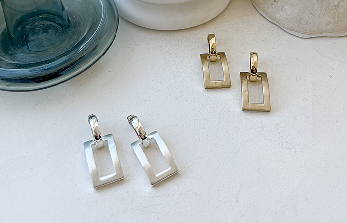 Modern&Chic Matt Square Earring