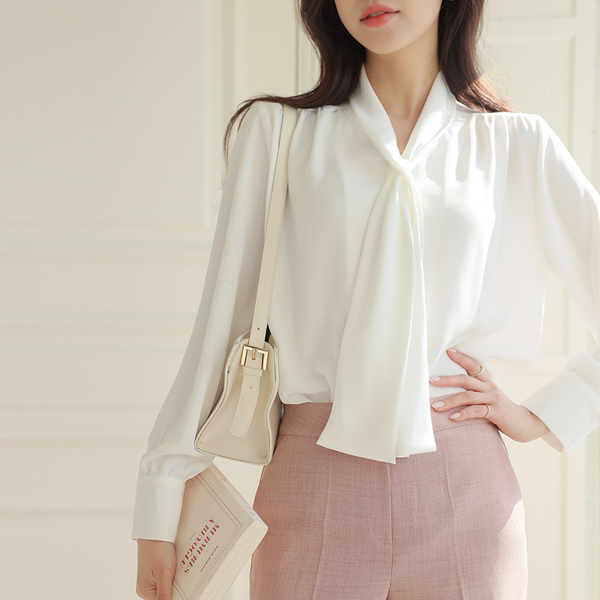 Cross Tie Point Creamy Soft Blouse