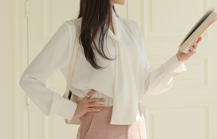 Cross Tie Point Creamy Soft Blouse