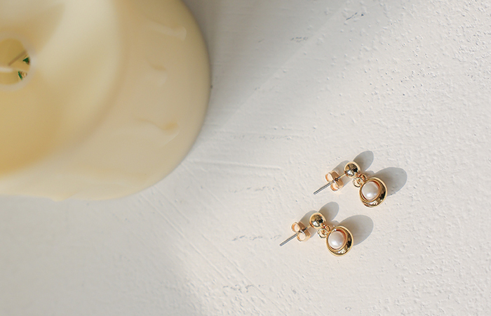 Mini Drop Pearl Earring