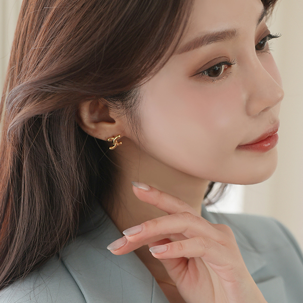 Twist Unbalance Cross Earring