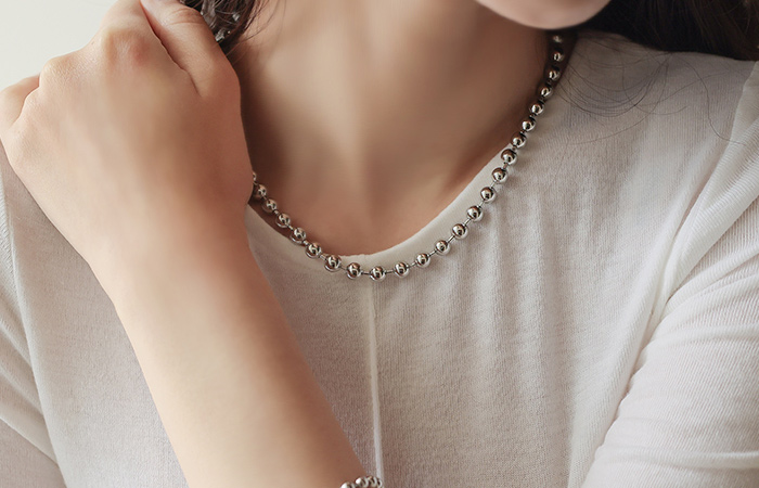 Bold metal ball Necklace