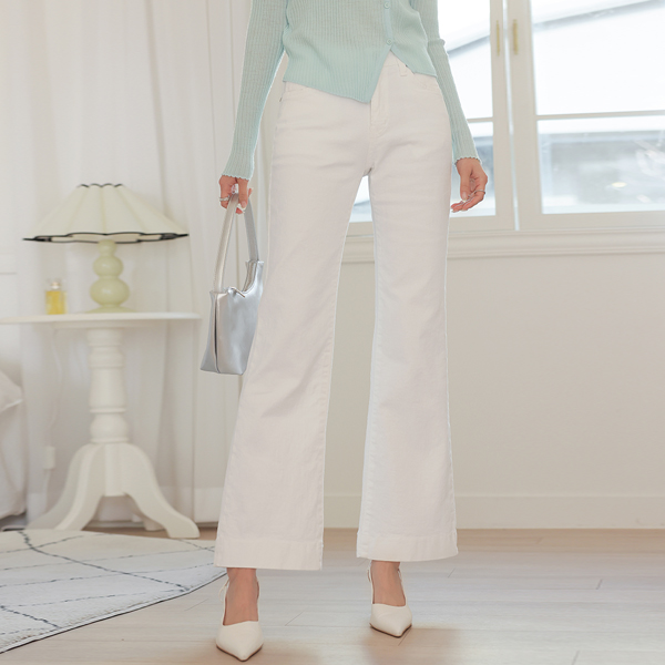 Line Slim And Long Boot-Cut Mochi Pants