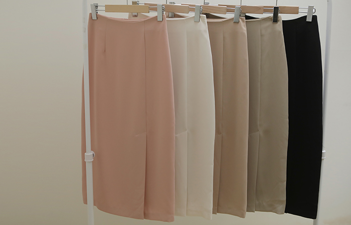 Soft High-Waist Slit Skirt