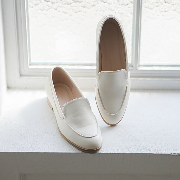 Simple Stitch Cutting Cushion Loafers