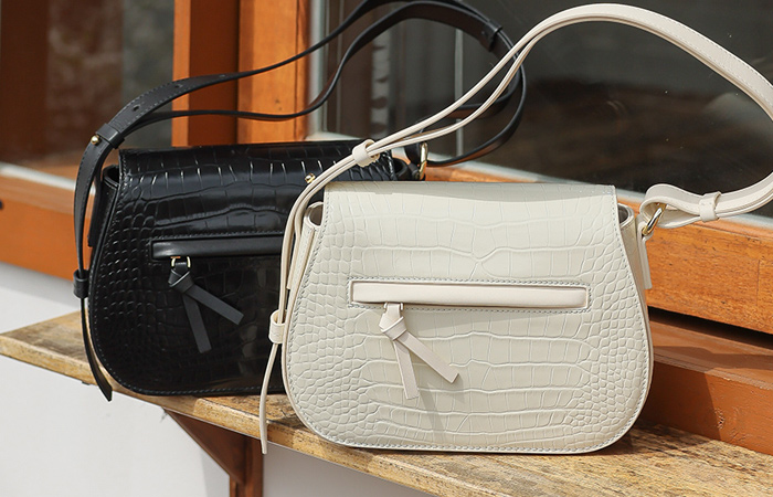 Croaker Square Rounding Shoulder Bag