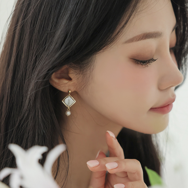 Cutting Shell Drop Earring