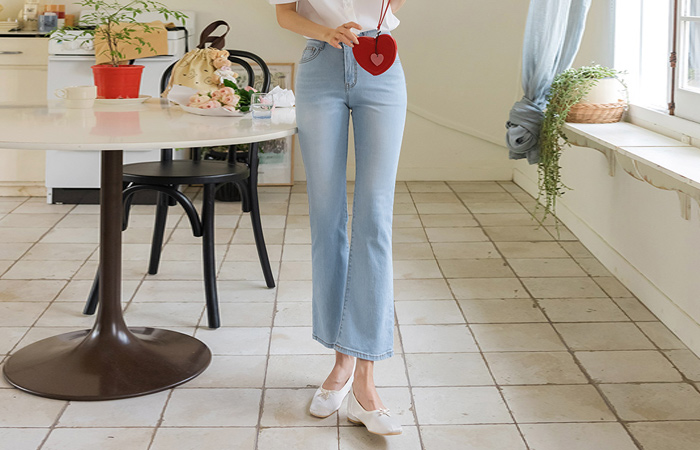 Daily Boot-Cut Mochi Tight Denim Pants