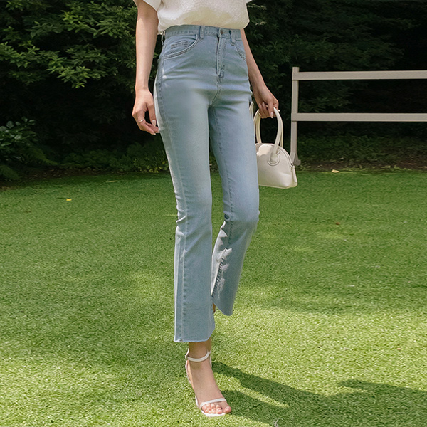 가볍고 Good elasticity Semi- Boot-Cut Denim Pants