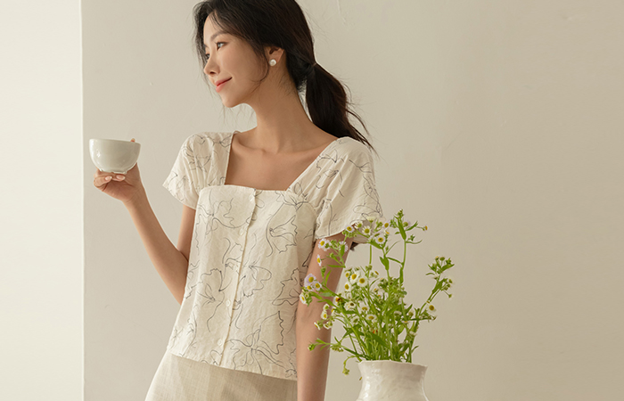 Drawing slender Square Neck Shirring Cap-Sleeves Blouse