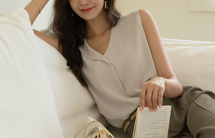 Chic One Collar Point Skily Sleeveless shirts Blouse