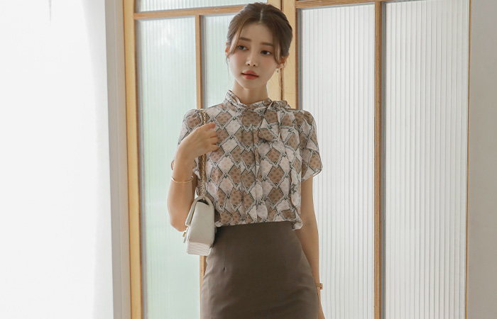 에이드 High-Waist Span H-line Skirt