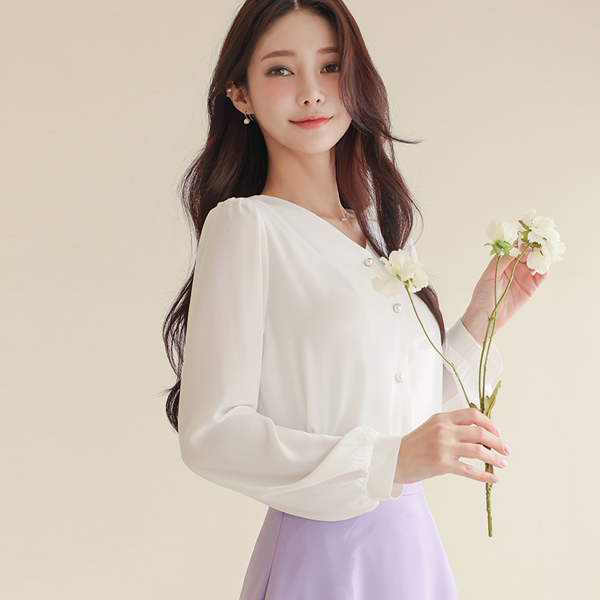 Pearl Button Puff Sleeves V-neck Blouse(Long-sleeve)