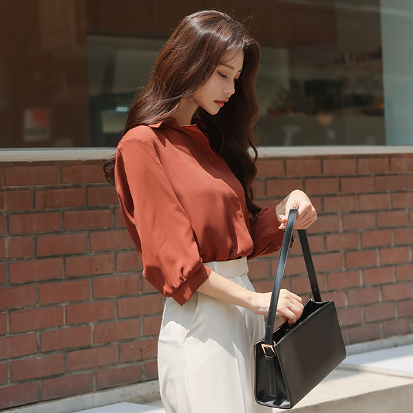 Unbalance Open-Collar Capri Blouse