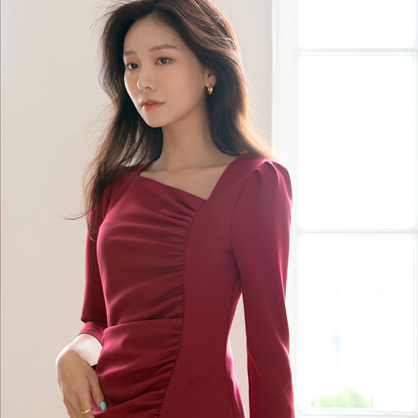 Feminine Mood Unbalance Neck Point Side Shirring Dress