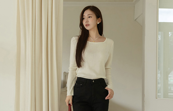 Back Line Point Square Neck Knit