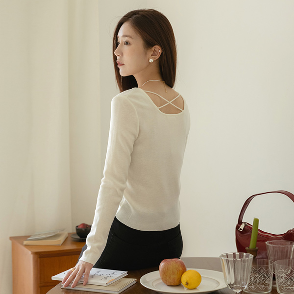 Back Line Point Square Neck Knit