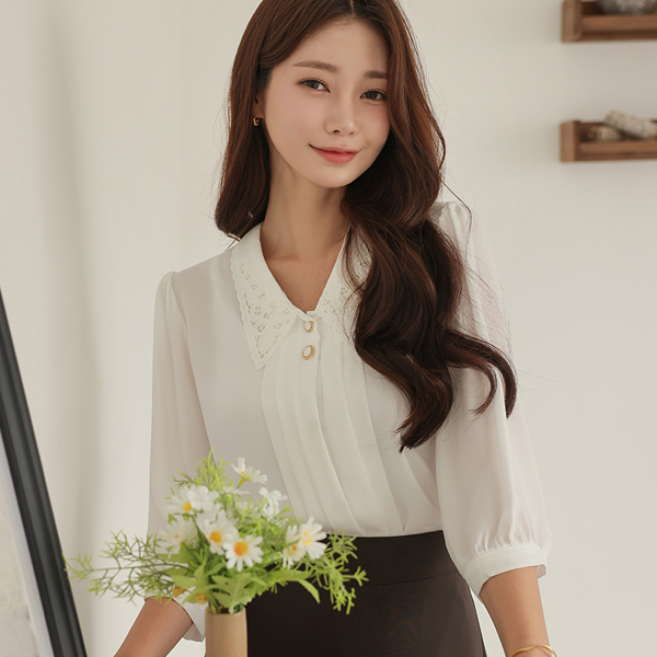 Lace Collar Point Three-Quarter Sleeves Blouse