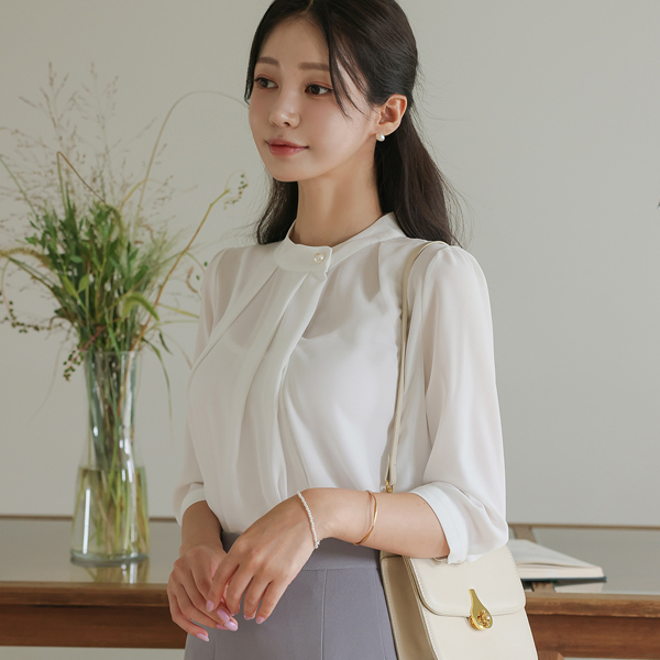 Feminine Side Pearl Buttons Blouse(Three-Quarter Sleeves) Ⅱ