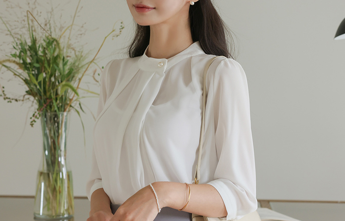 Feminine Side Pearl Buttons Blouse(Three-Quarter Sleeves) Ⅱ