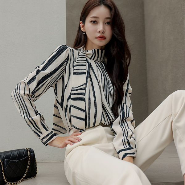 Wave Color Combination High-Neck Scarf Blouse