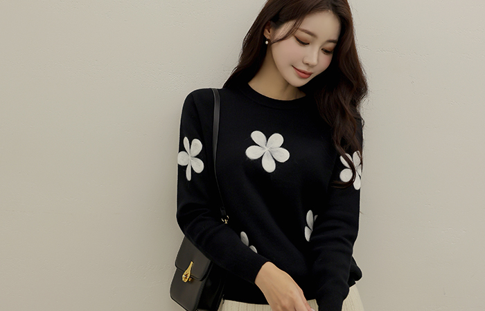 Flower Embroidery Color Combination Raund neck Knit