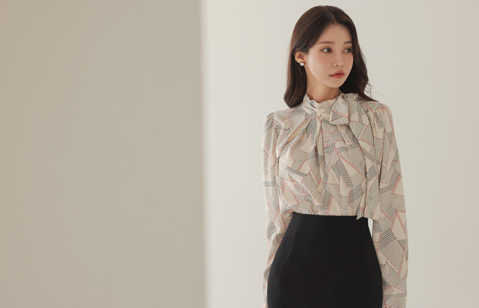 Printing Pleats Neck Scarf Blouse