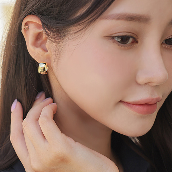 Simple Basic Ring Earring