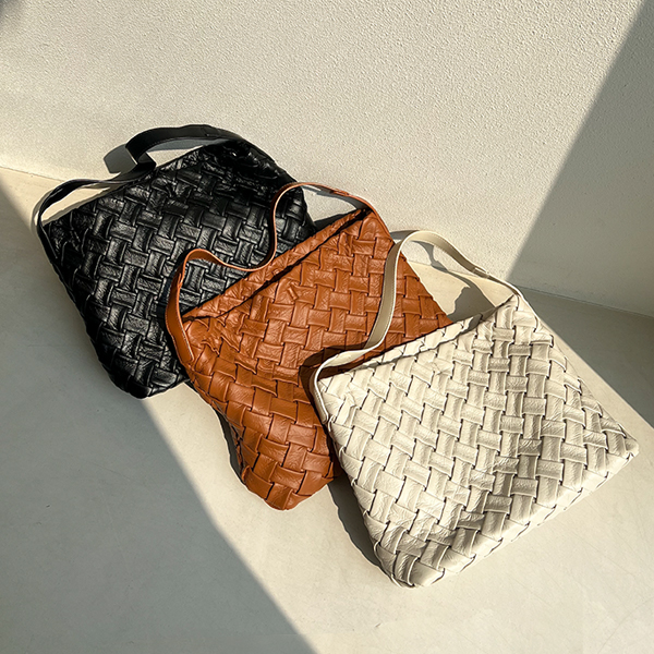 Patterns Point Shoulder Bag