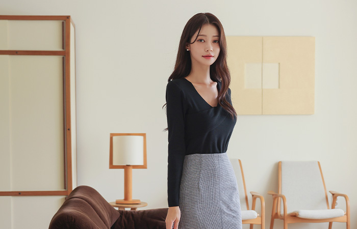 Soft Color Unbalance V-neck Knit