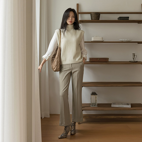 Hems Slit Boot-Cut Back Banding Slacks