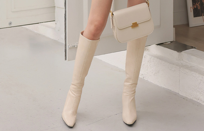 slim-looking Slim Fit Kitten Long Boots Heels