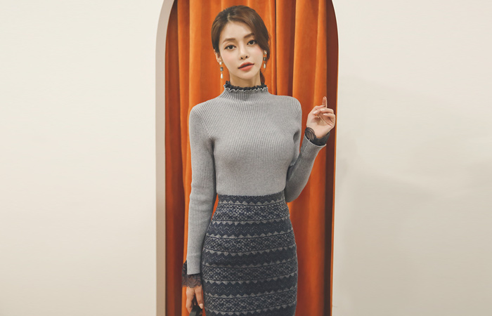 Lace layered Corduroy Knit T-shirt