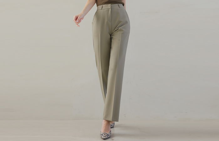 Deep-Color Mood Straight fit Wool Slacks