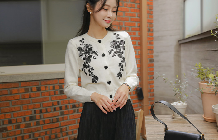 Beads Flower heart Button Cardigan