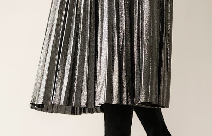 Metallic Point Pleats Banding Long Skirt