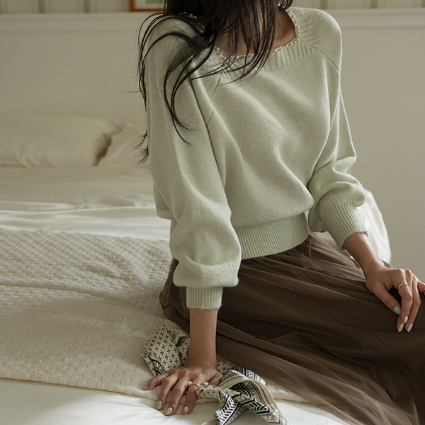 Romantic Pearl Square Neck Knit