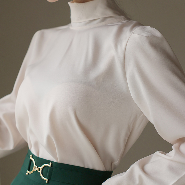 Satin 롤 High-Neck Scarf Blouse