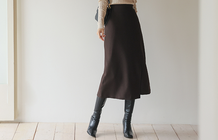 Side Leather Buckle Point Long Skirt